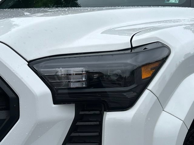 Certified 2024 Toyota Tacoma SR5 AWD/4WD image 19