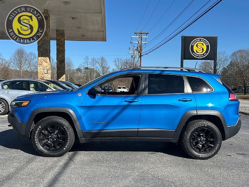 Used 2019 Jeep Cherokee Trailhawk w/ Comfort/Convenience Group AWD/4WD image 3