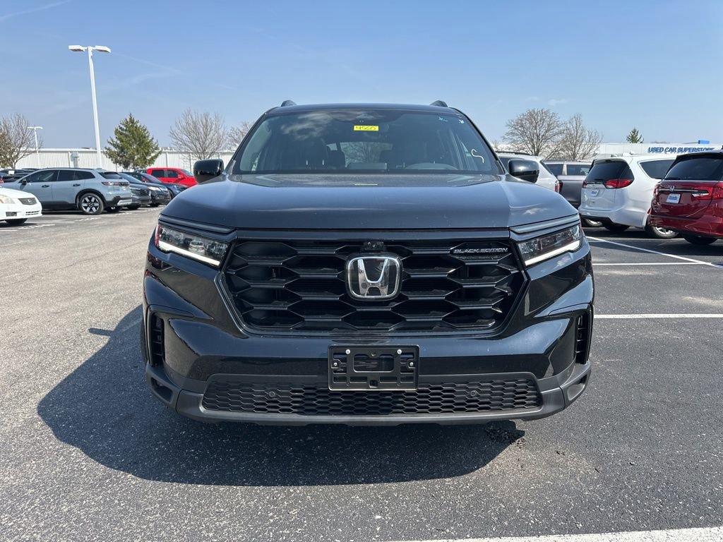 Used 2025 Honda Pilot Black Edition image 2