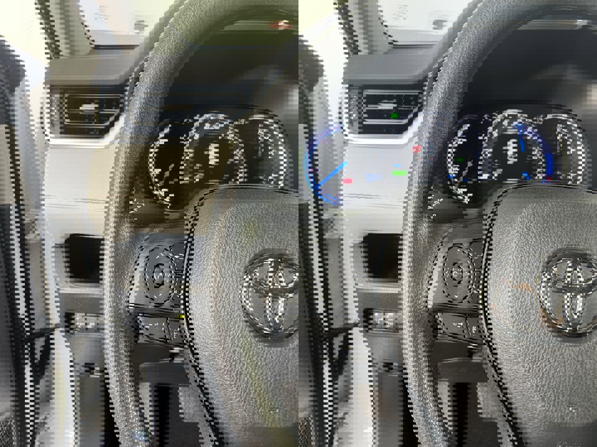 Used 2024 Toyota RAV4 XLE image 18