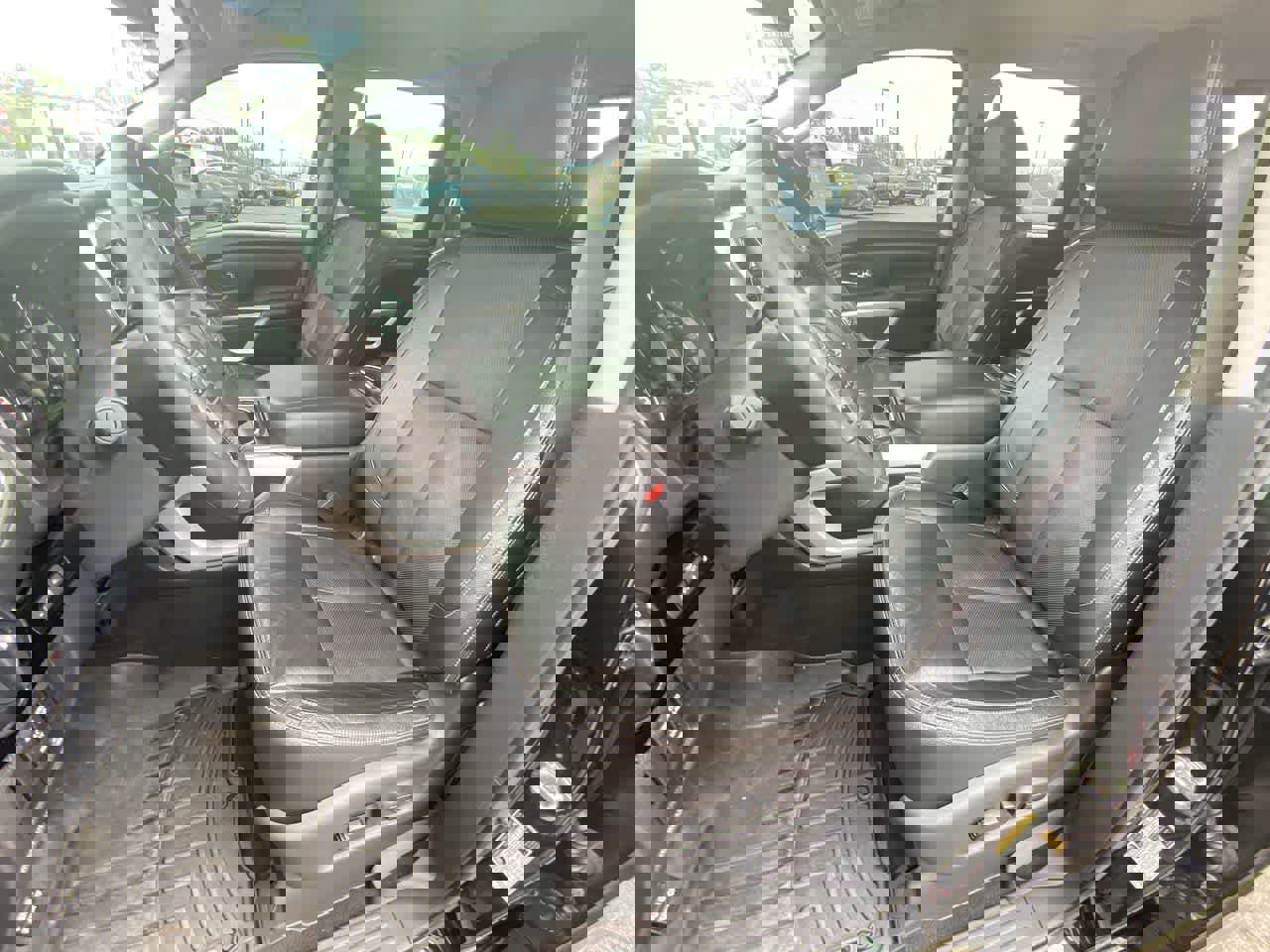 Used 2018 Nissan Titan SV w/ SV Convenience Package image 11