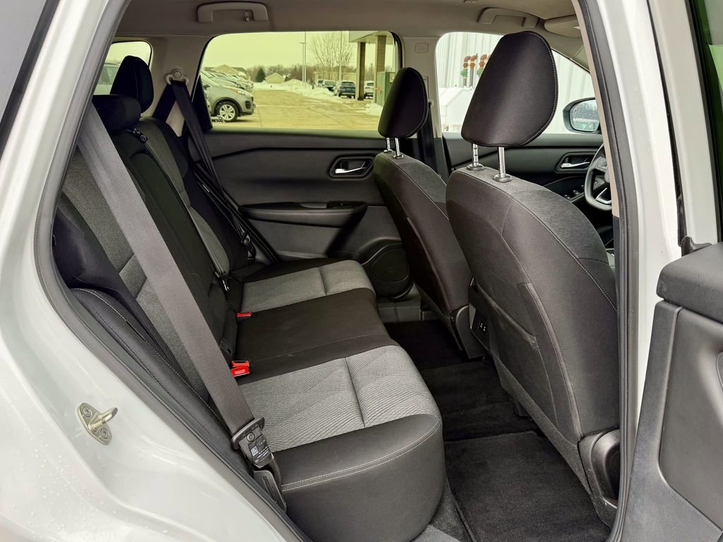 Used 2024 Nissan Rogue SV image 18