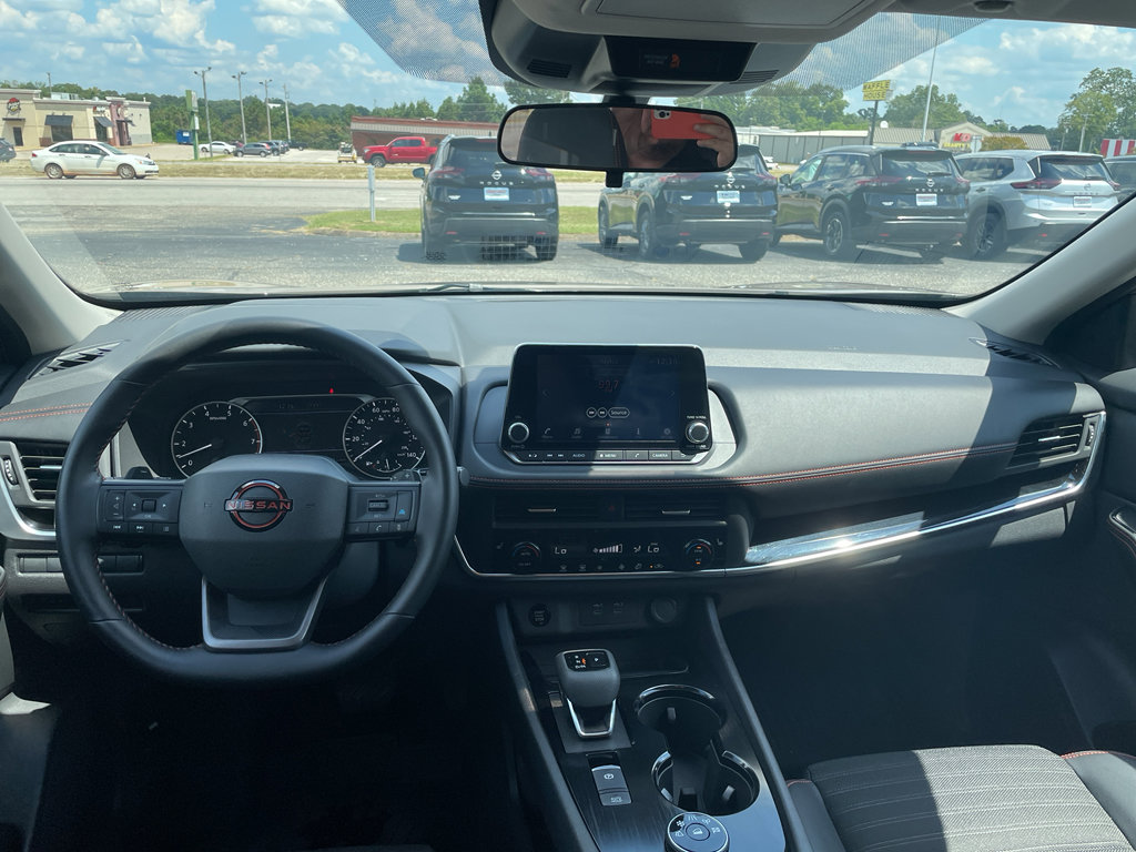 Certified 2025 Nissan Rogue SV image 11