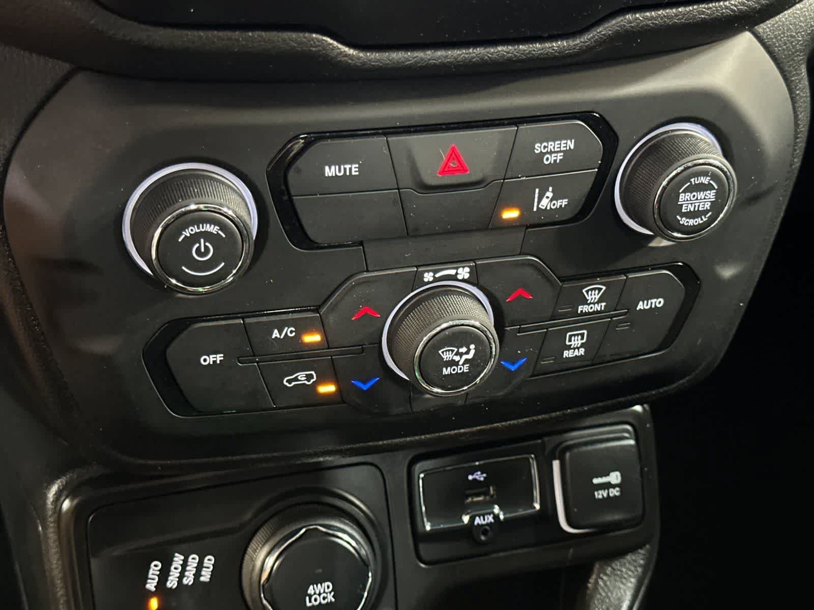 Used 2021 Jeep Renegade Latitude w/ Convenience Group AWD/4WD image 21