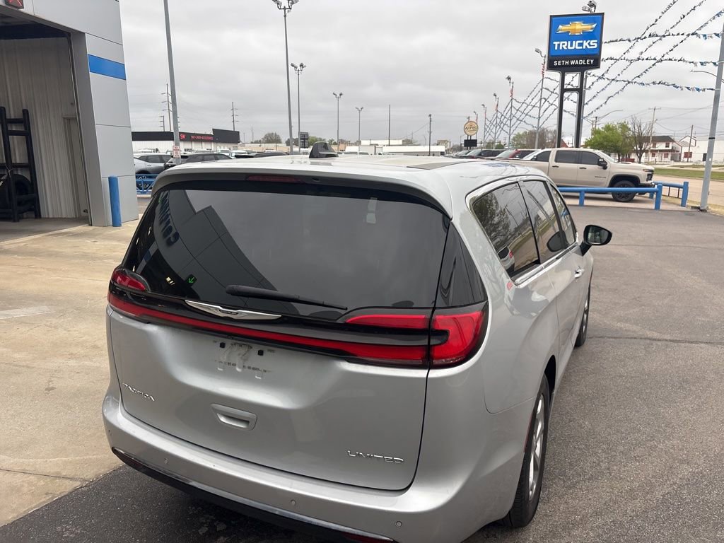 Used 2024 Chrysler Pacifica Limited image 4