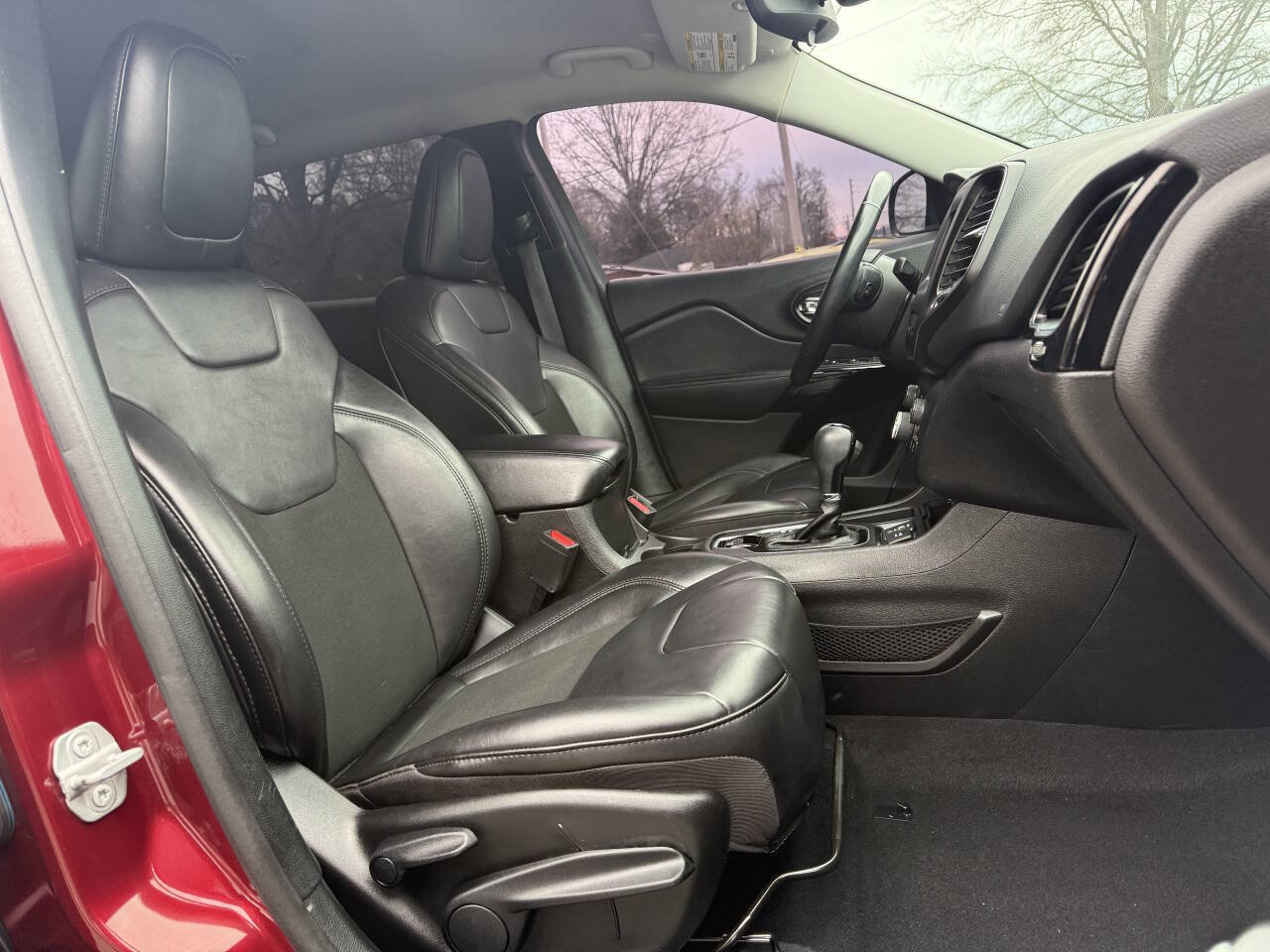 Used 2021 Jeep Cherokee Latitude Plus image 14