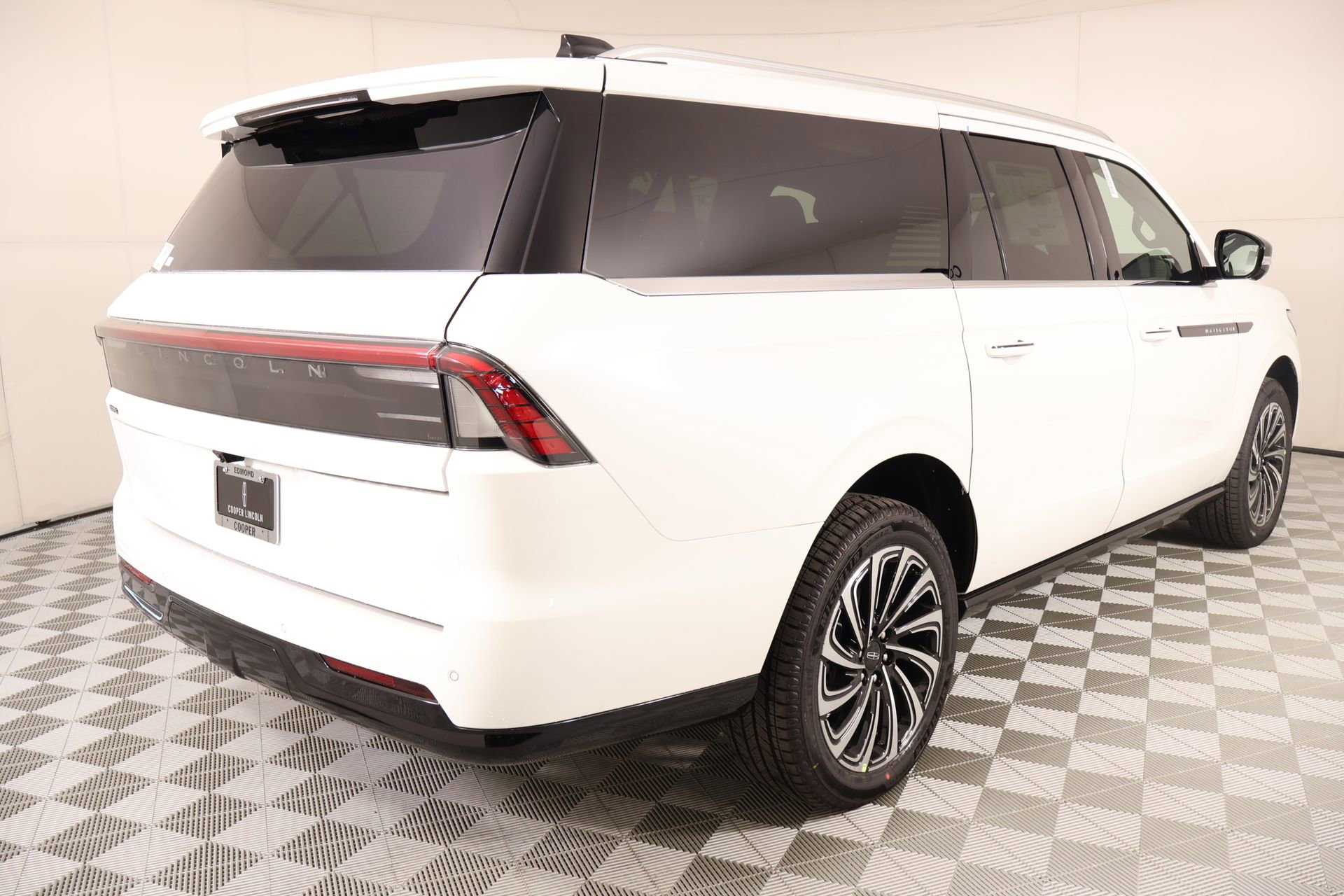 New 2026 Lincoln Navigator L Black Label AWD/4WD image 23
