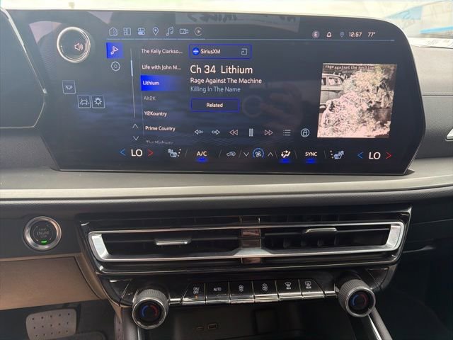 Used 2025 Chevrolet Traverse LT w/ Midnight/Sport Edition FWD image 13