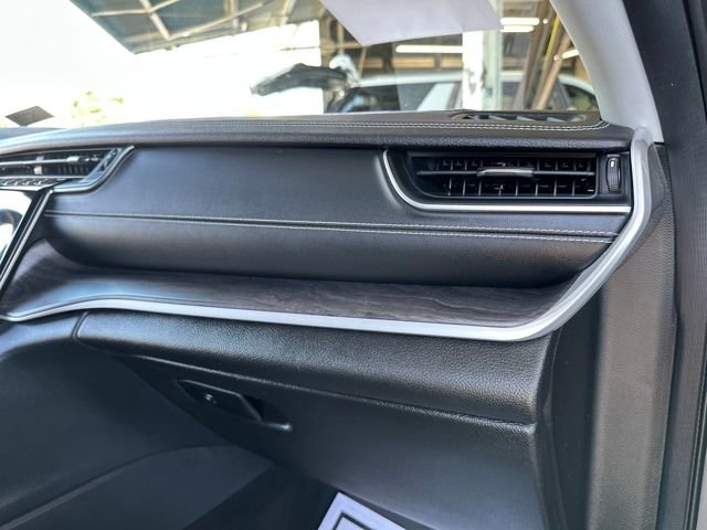 Used 2023 Jeep Grand Cherokee L Limited w/ Luxury Tech Group II image 26