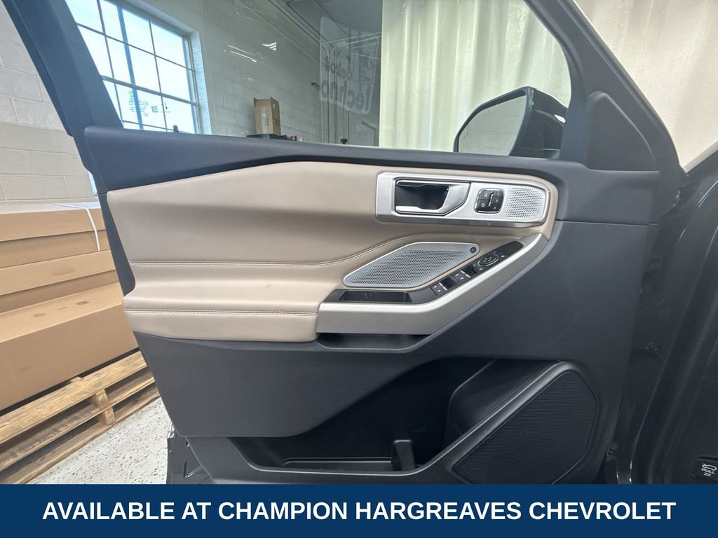 Used 2023 Ford Explorer Limited w/ Limited Technology Package image 30