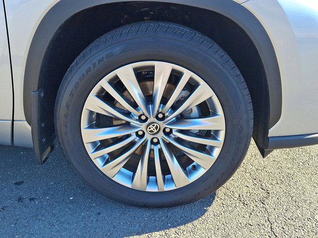 Certified 2025 Toyota Highlander Platinum image 29