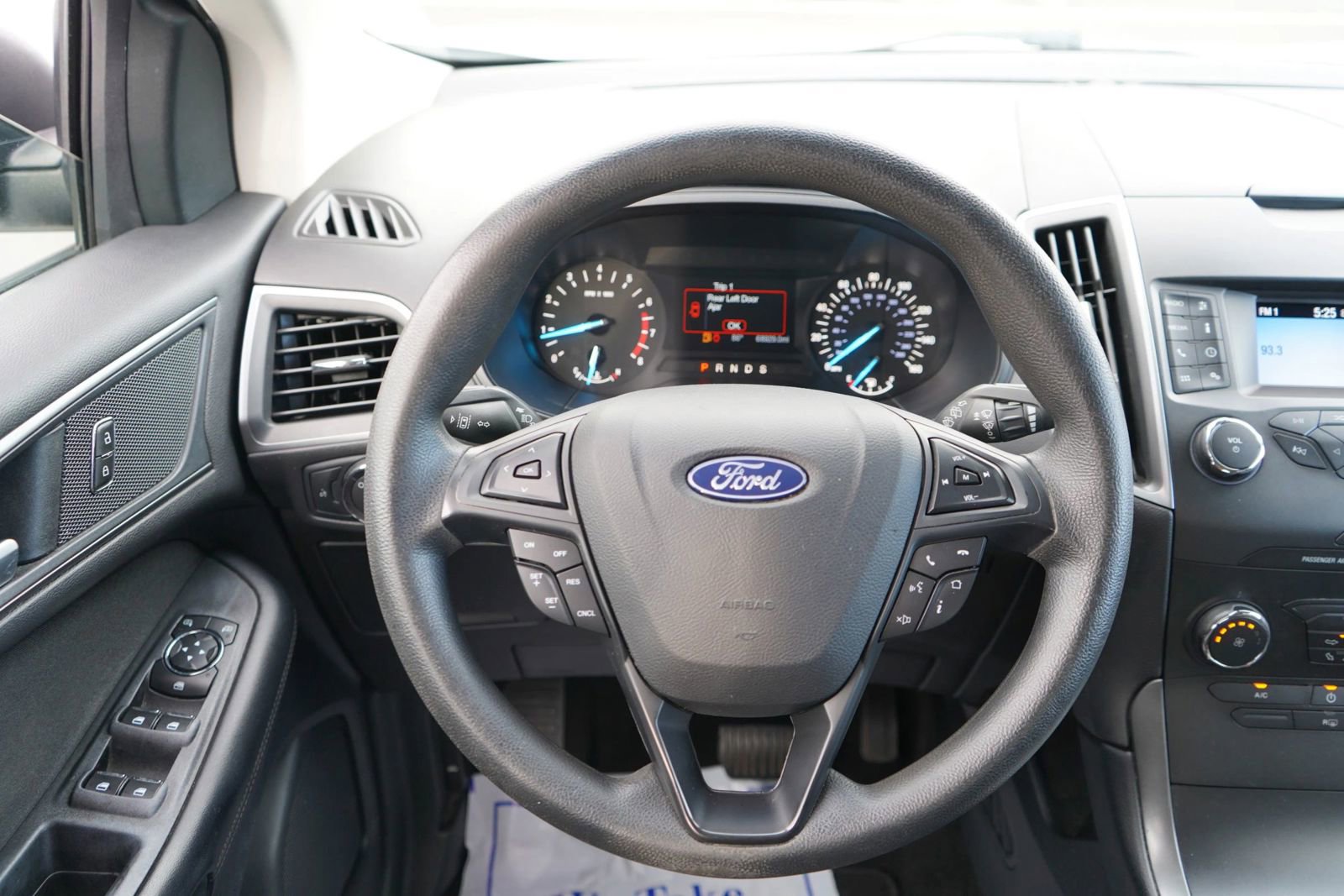 Used 2019 Ford Edge SE image 17