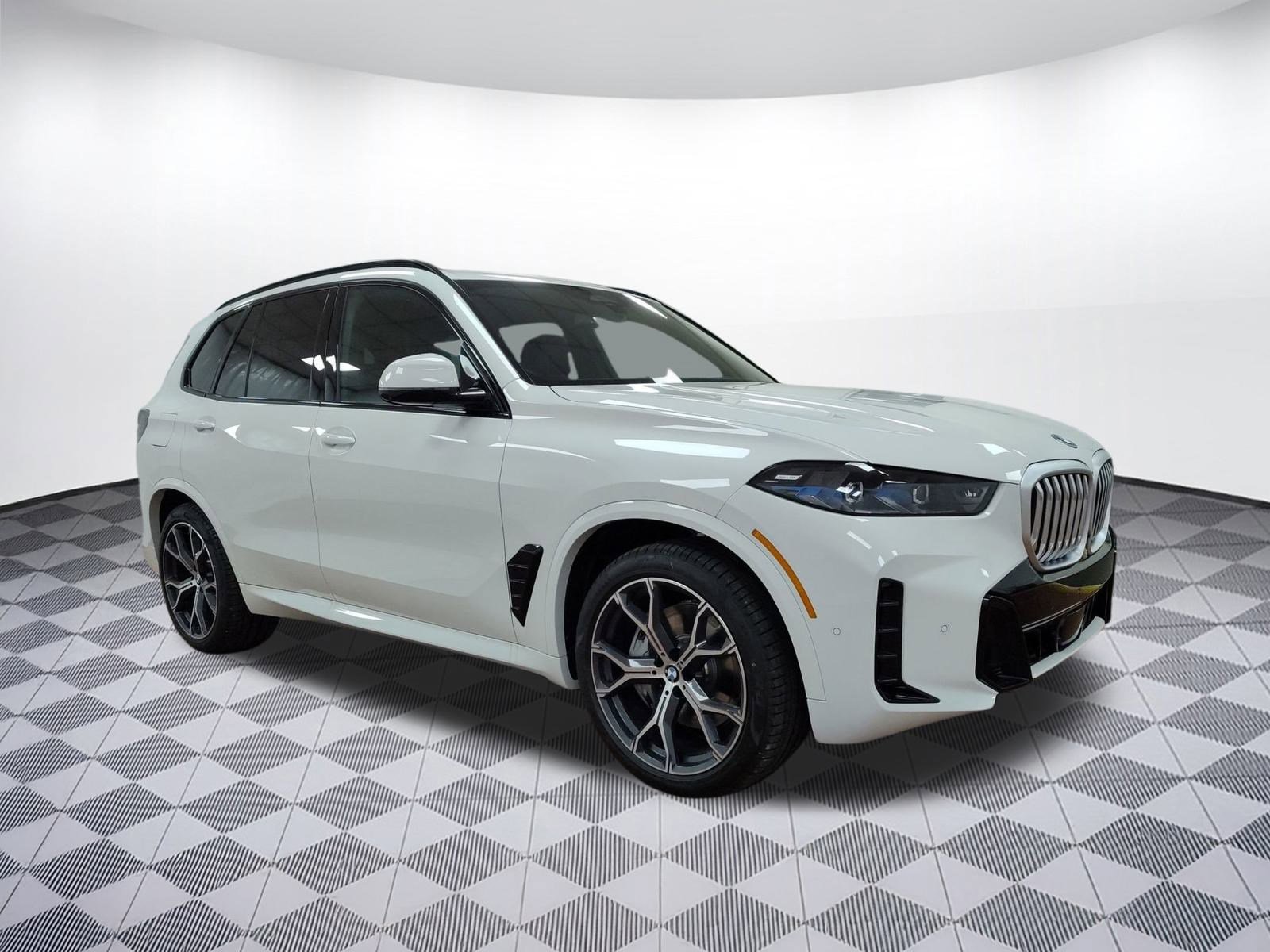 New 2026 BMW X5 xDrive50e w/ M Sport Package image 6