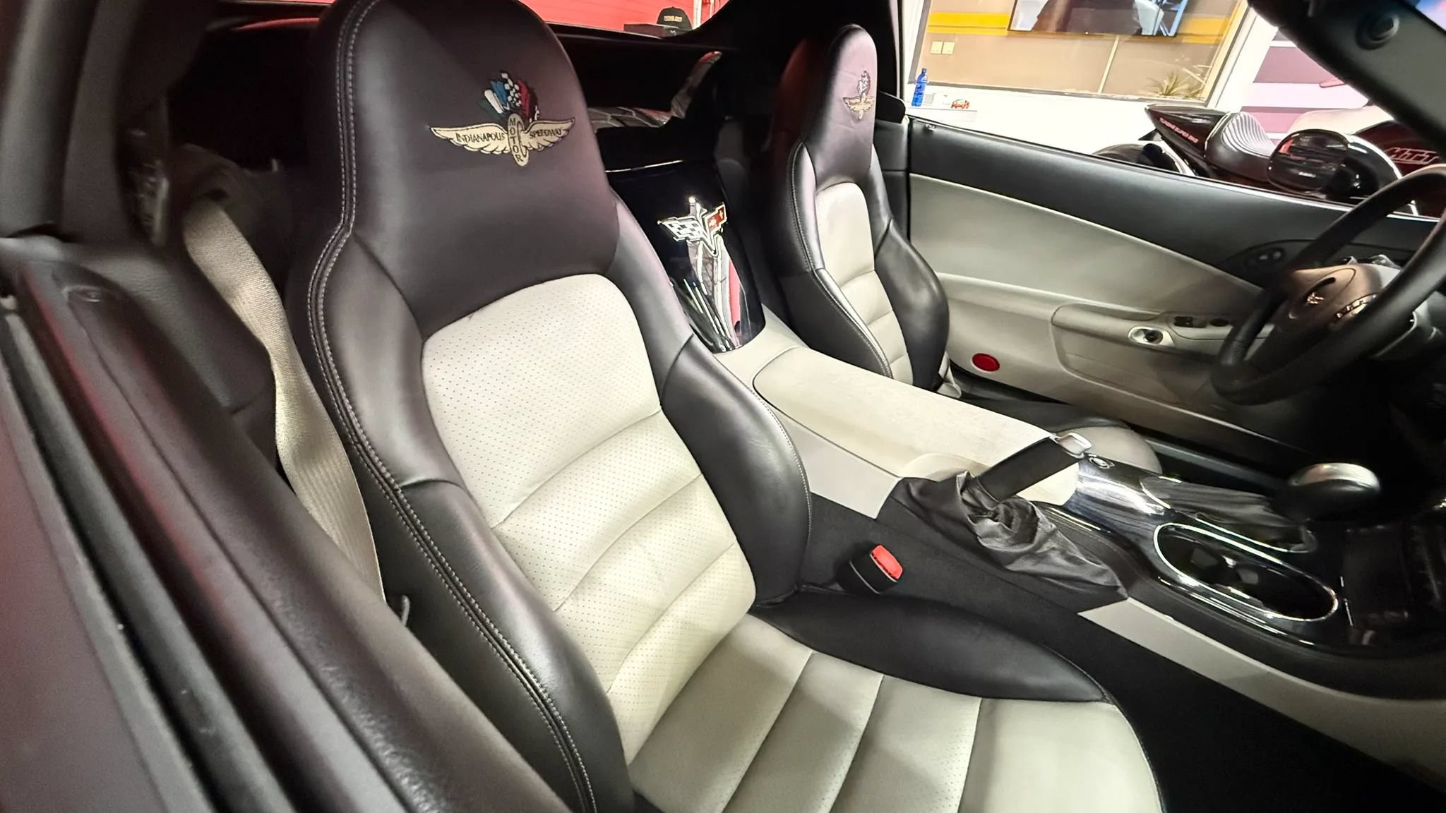 Used 2008 Chevrolet Corvette Convertible w/ Preferred Equipment Group RWD image 13