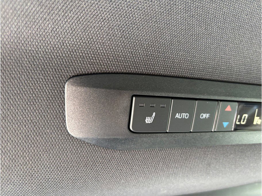 Used 2025 Toyota Sienna Platinum AWD/4WD image 44