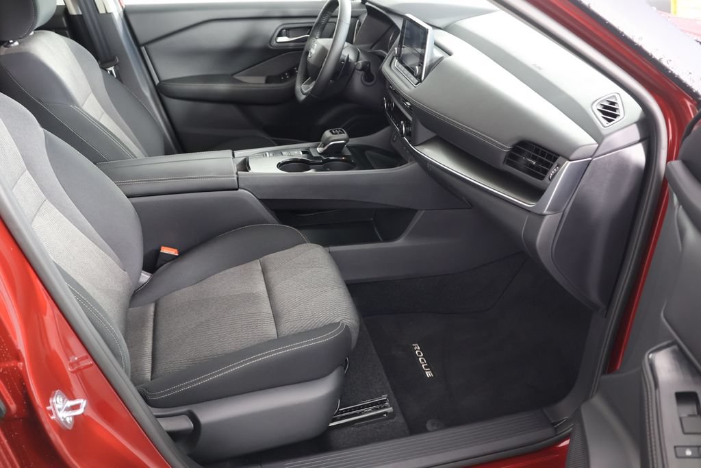 Used 2026 Nissan Rogue SV w/ Cold Weather Package FWD image 23