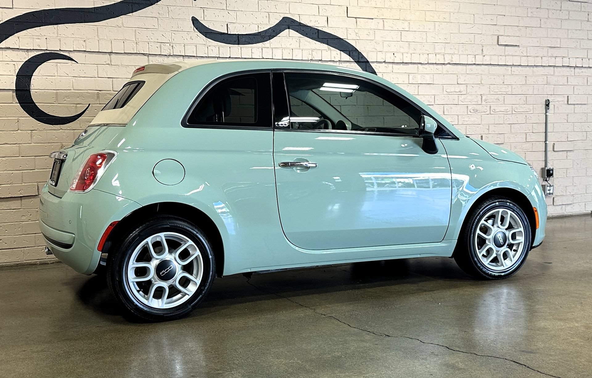 Used 2015 FIAT 500 Pop FWD image 5