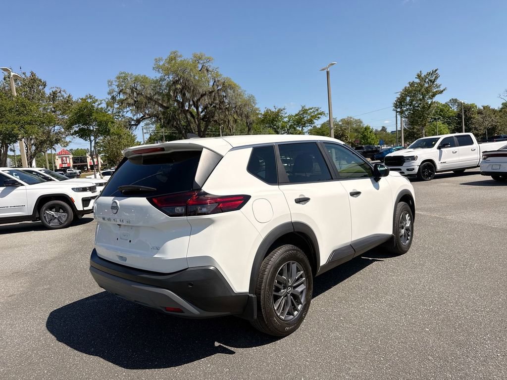 Used 2023 Nissan Rogue S image 3