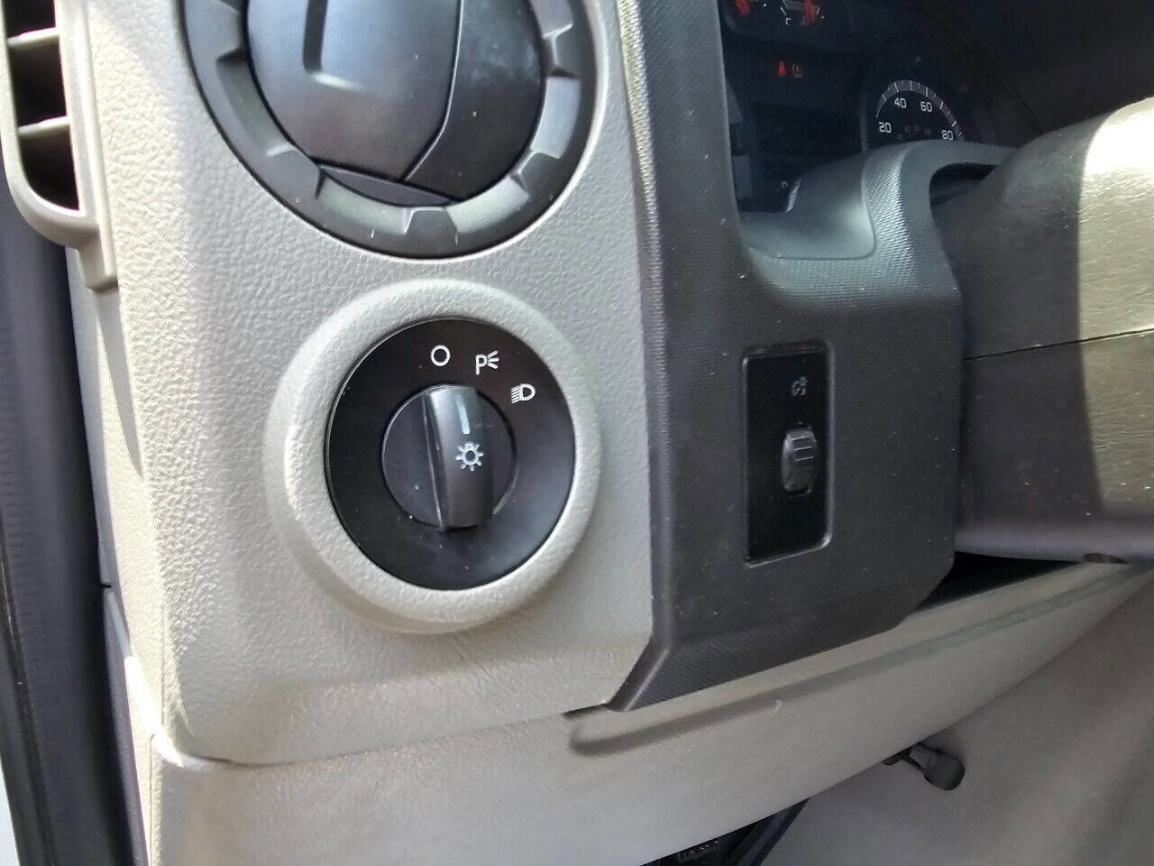 Used 2011 Ford E-150 and Econoline 150 w/ PWR Group image 17