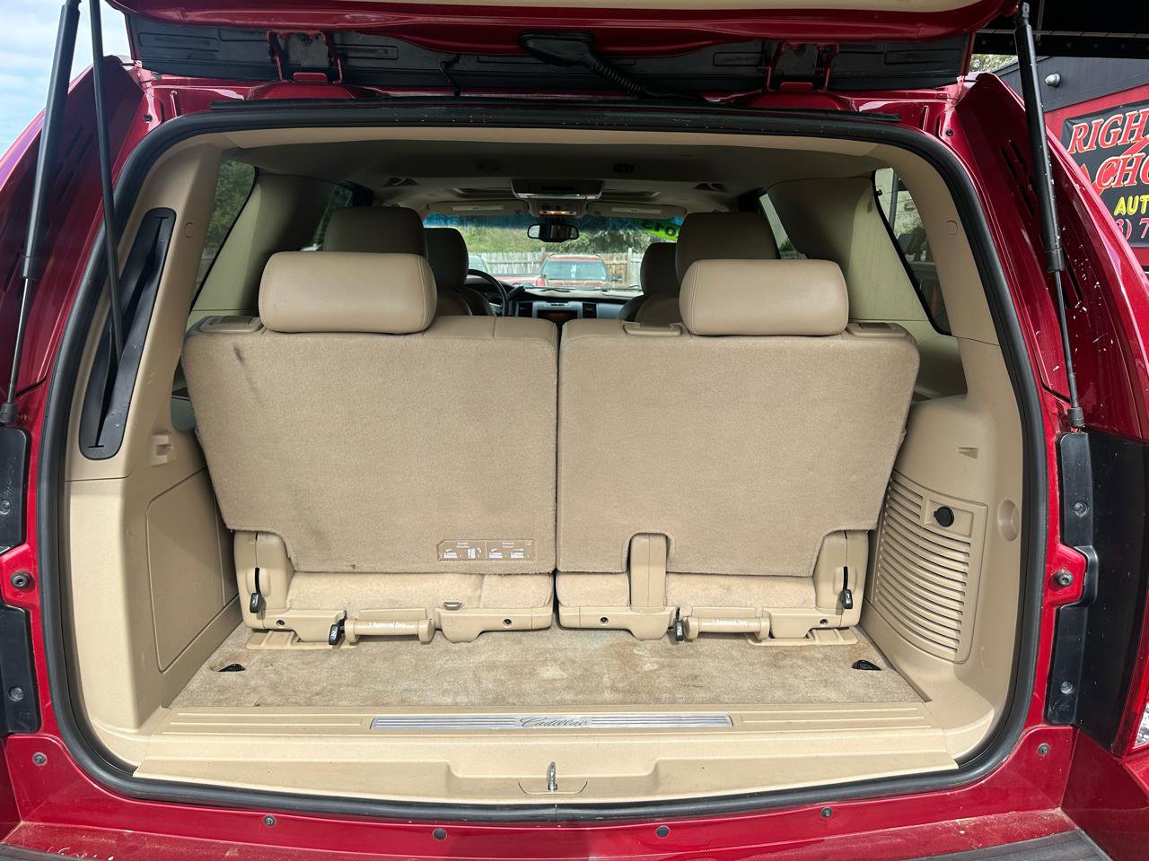 Used 2013 Cadillac Escalade Luxury image 7