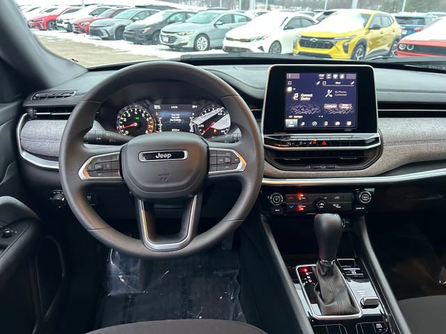 Used 2025 Jeep Compass Sport image 10