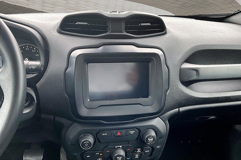 Used 2019 Jeep Renegade Altitude w/ Quick Order Package 2XM FWD image 19