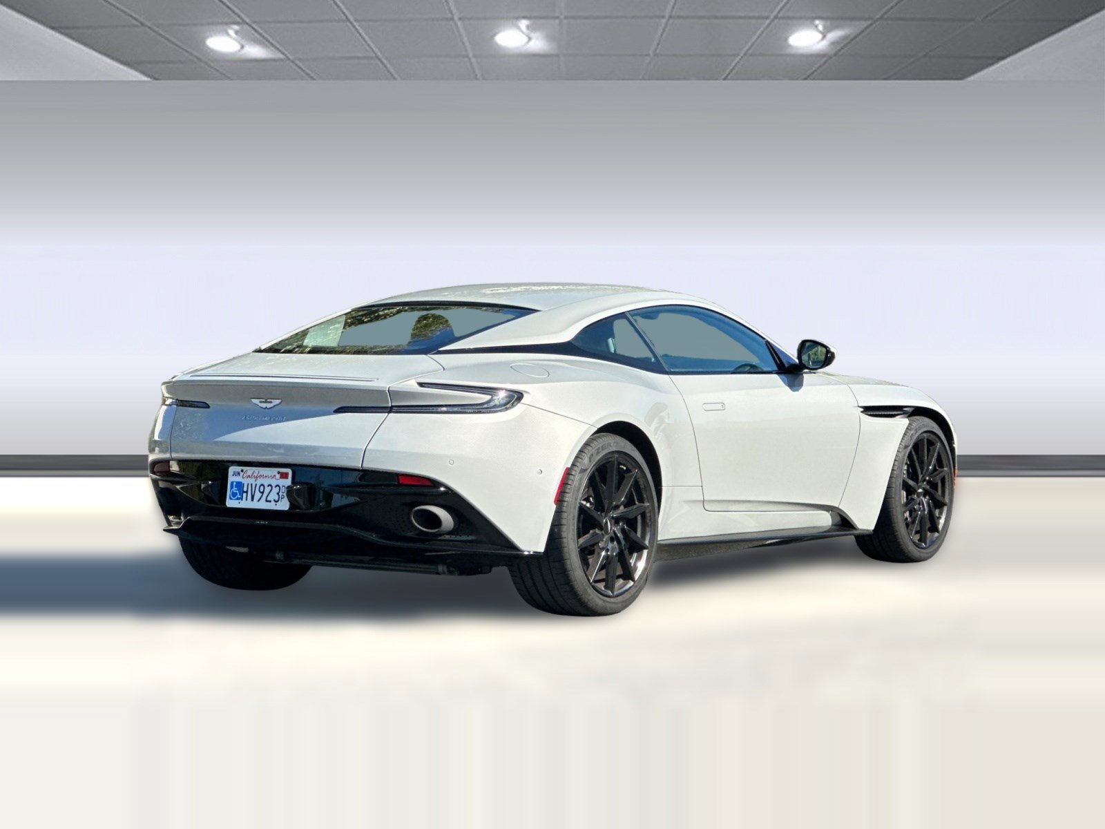 Used 2018 Aston Martin DB11 V12 image 9