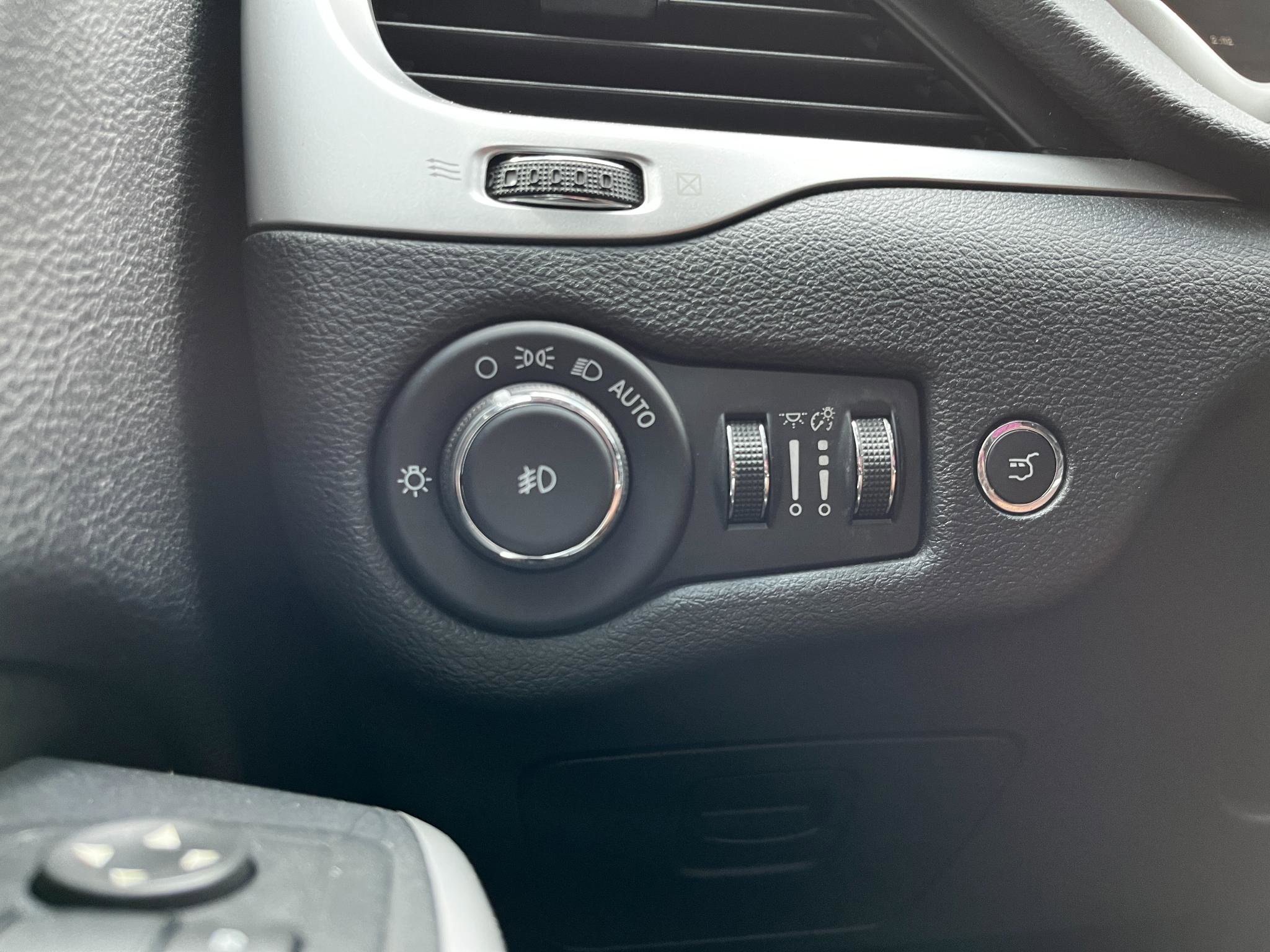 Used 2017 Jeep Cherokee Trailhawk w/ Comfort/Convenience Group image 22