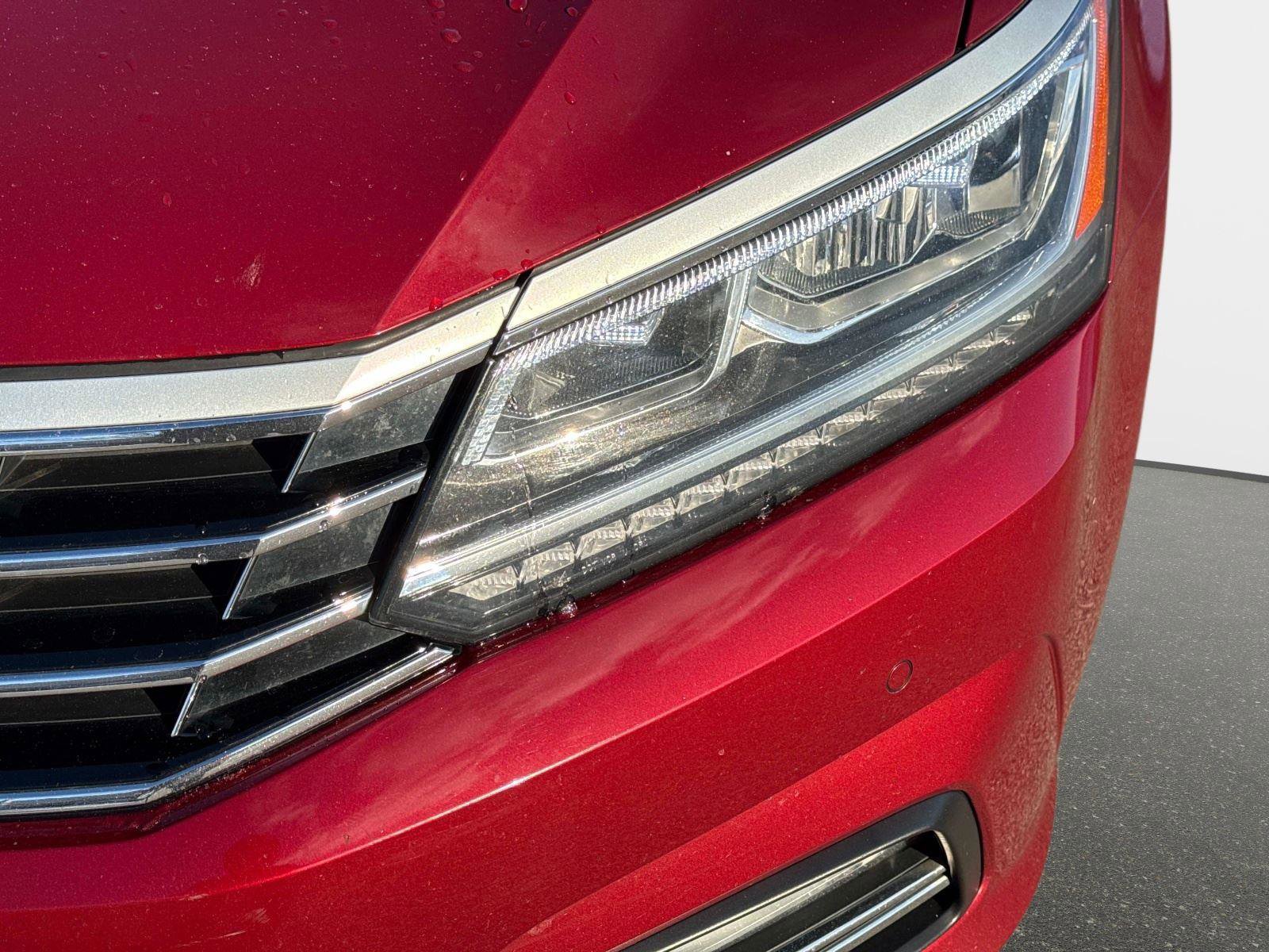 Used 2016 Volkswagen Passat 1.8T SEL Premium image 10