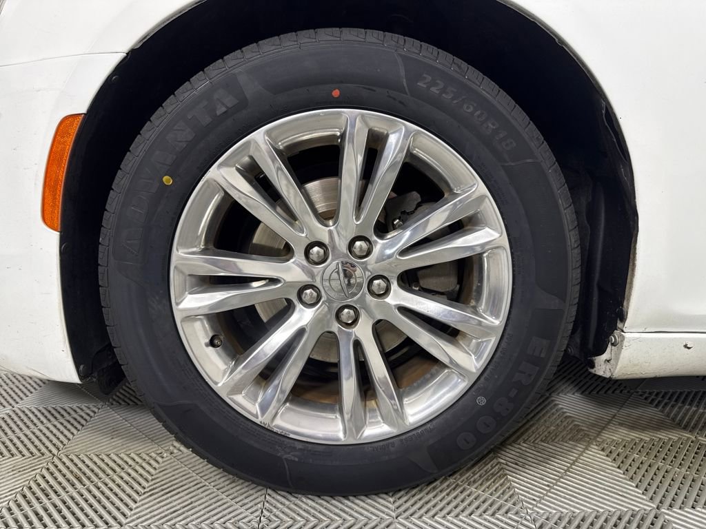 Used 2016 Chrysler 300 C image 19
