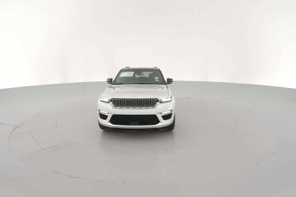 New 2025 Jeep Grand Cherokee Summit w/ Luxury Tech Group V image 2