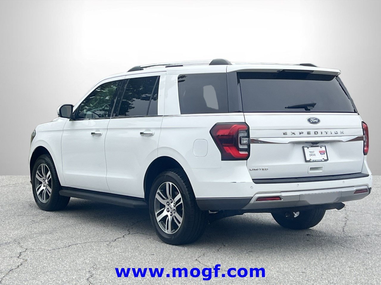 Used 2024 Ford Expedition Limited RWD image 2