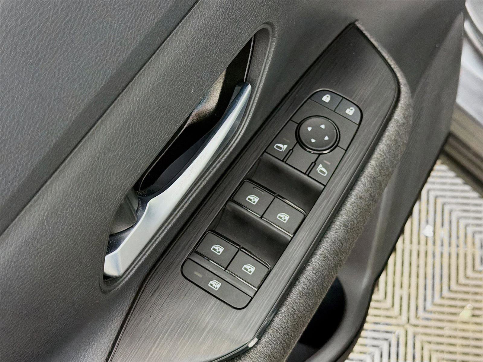 Used 2025 Nissan Kicks SV w/ Illumination Package AWD/4WD image 18