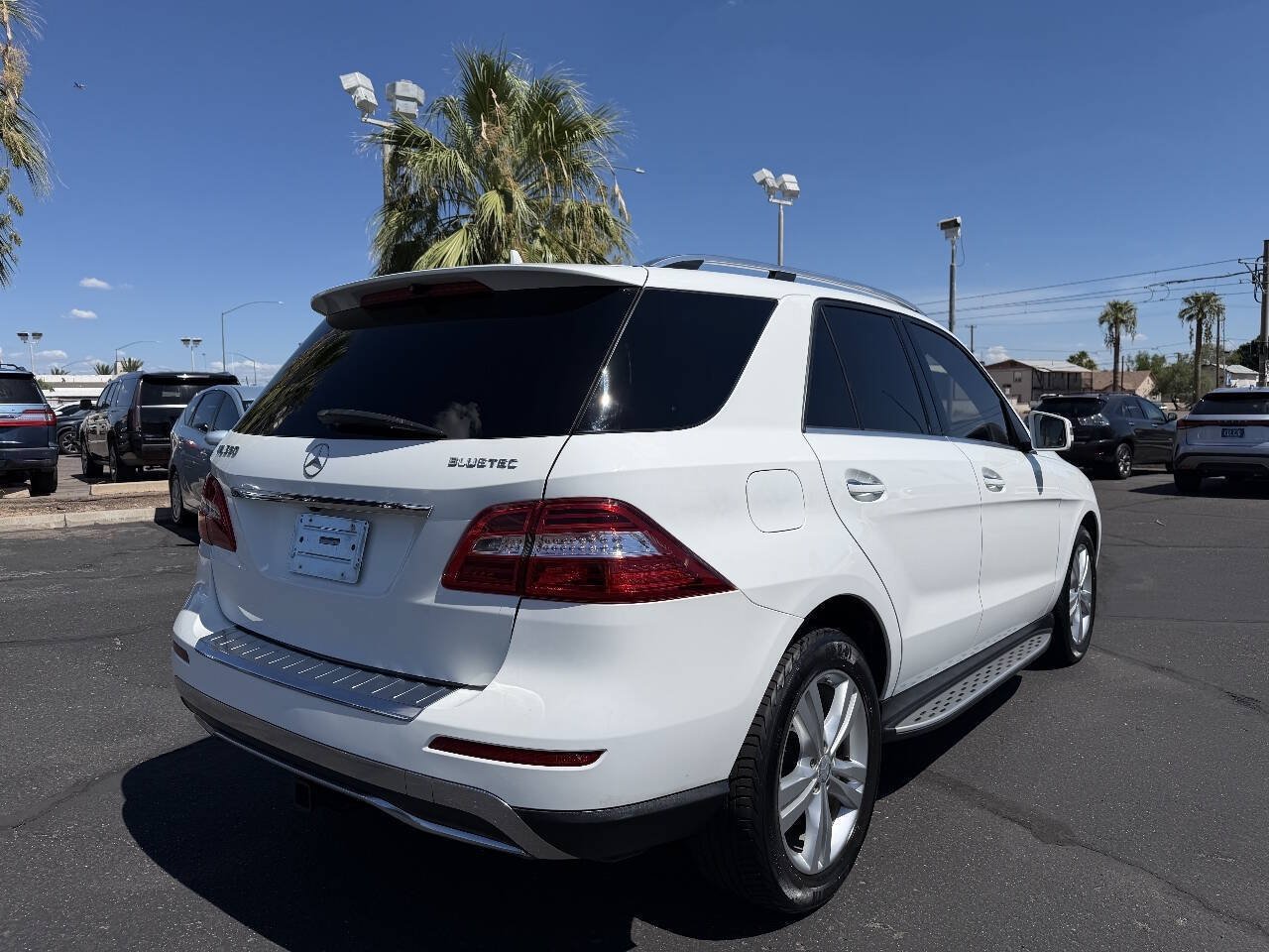 Used 2014 Mercedes-Benz ML 350 BlueTEC 4MATIC w/ Premium 1 Package image 4