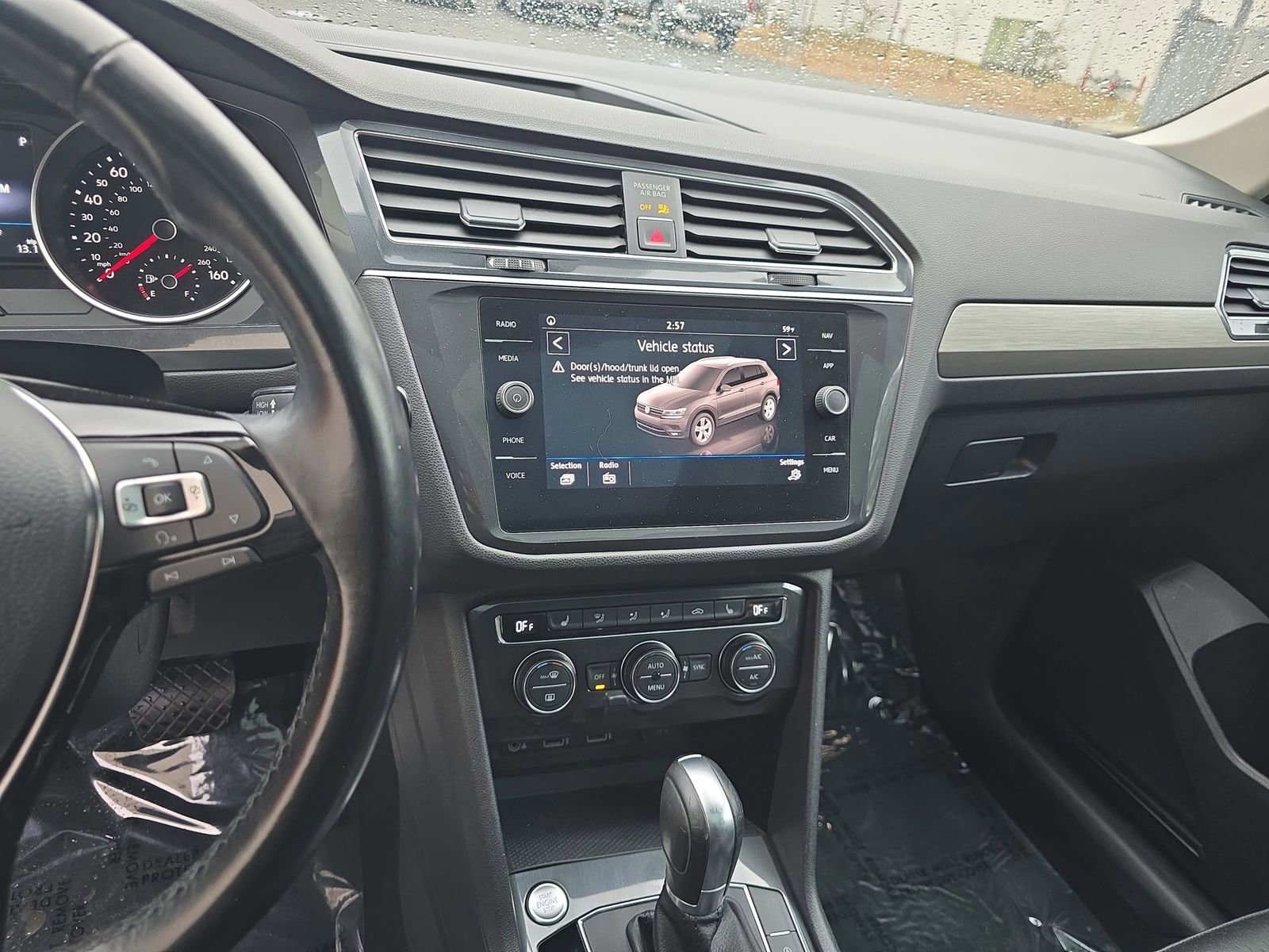 Used 2018 Volkswagen Tiguan SEL image 26