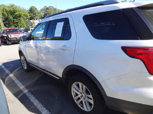 Used 2018 Ford Explorer XLT w/ Equipment Group 202A AWD/4WD image 4