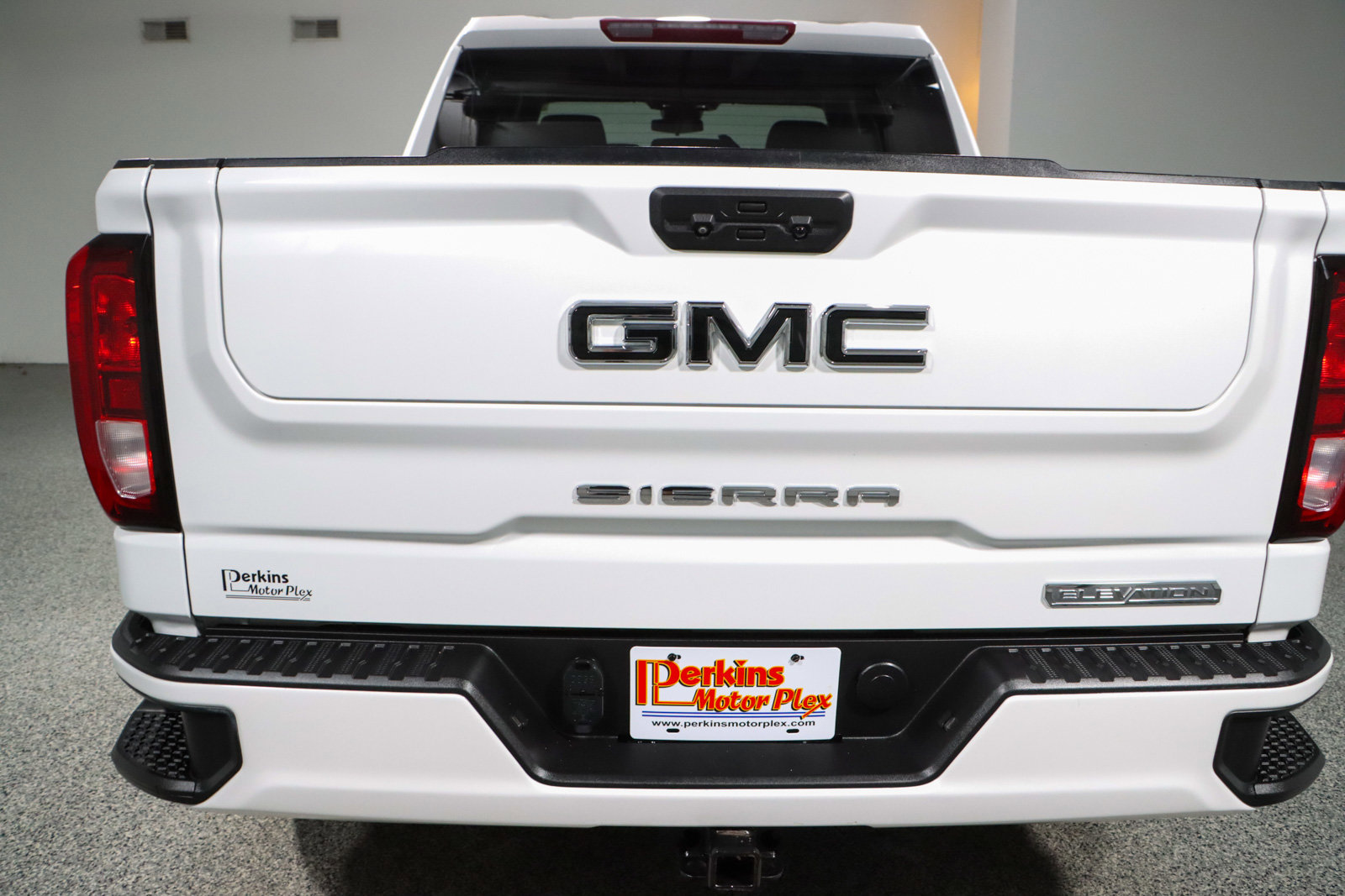 Used 2022 GMC Sierra 1500 Elevation w/ LPO, Elevation Black Package image 9