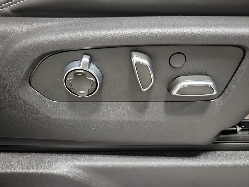 Used 2025 GMC Sierra 1500 Denali Ultimate image 17