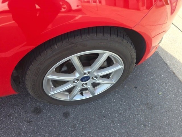 Used 2015 Ford Fiesta SE w/ Equipment Group 201A image 3