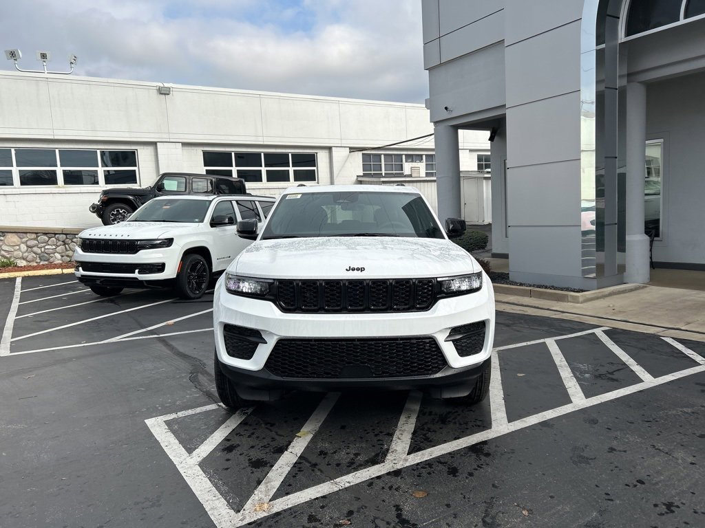 New 2025 Jeep Grand Cherokee 4WD image 7