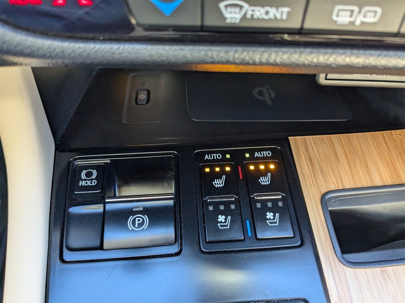 Used 2022 Lexus RX 350L Premium w/ Premium Package image 26