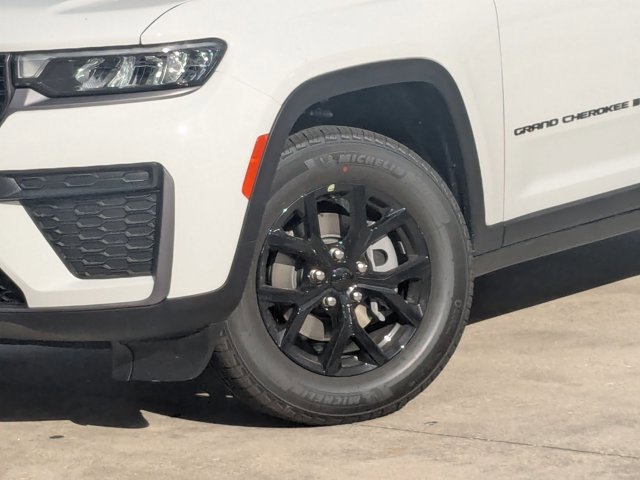New 2026 Jeep Grand Cherokee Altitude image 9