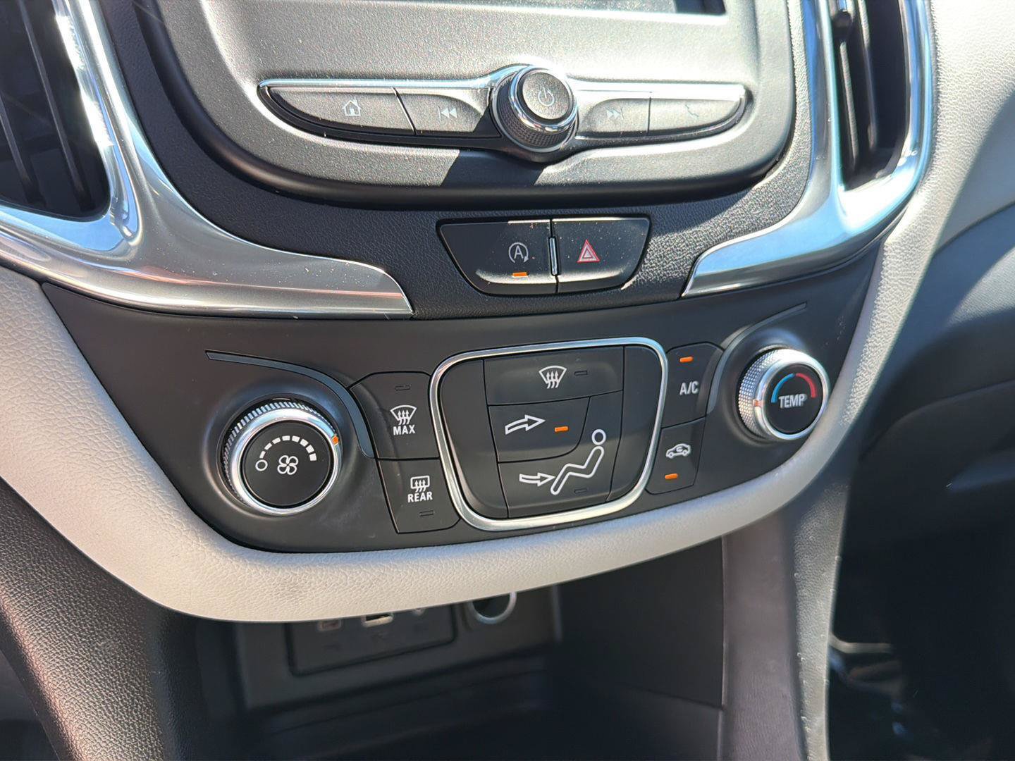 Used 2022 Chevrolet Equinox LS AWD/4WD image 26