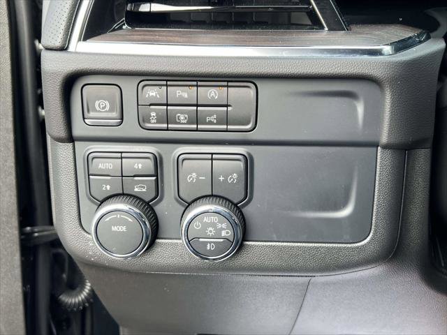 Used 2025 Chevrolet Suburban Premier image 20