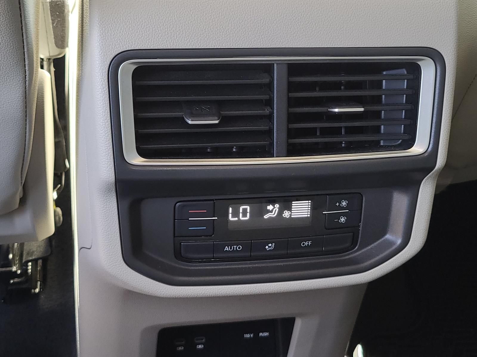 Used 2024 Volkswagen Atlas SE FWD image 17