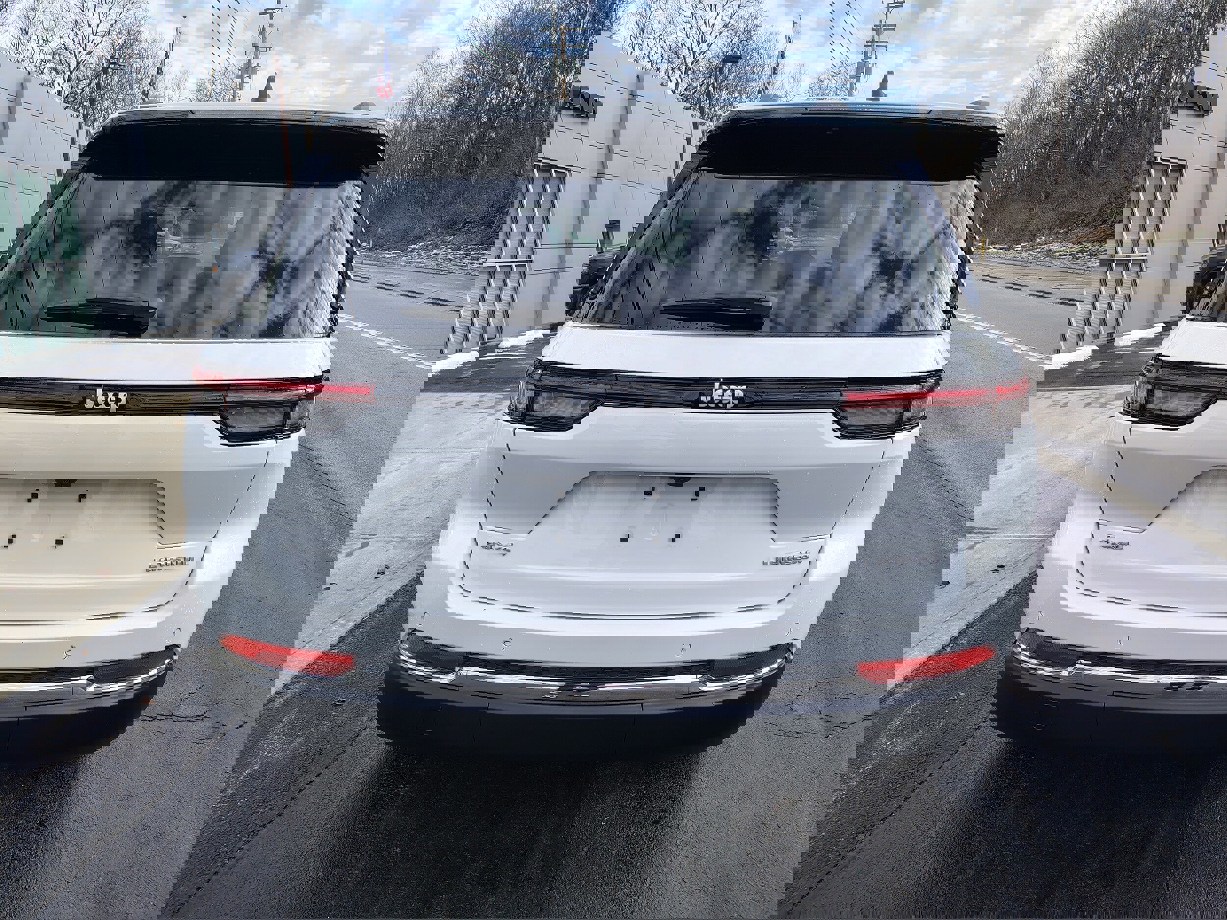 Certified 2025 Jeep Grand Cherokee Laredo X w/ Luxury Tech Group I image 9