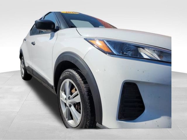 Used 2022 Nissan Kicks S FWD image 12