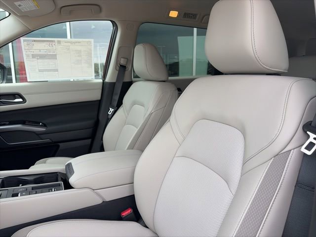 New 2026 Nissan Pathfinder SL image 9
