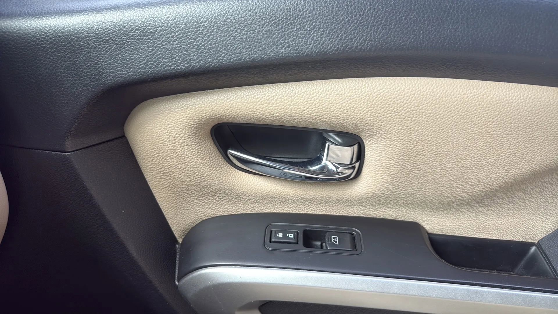 Used 2016 Nissan Titan SV RWD image 42