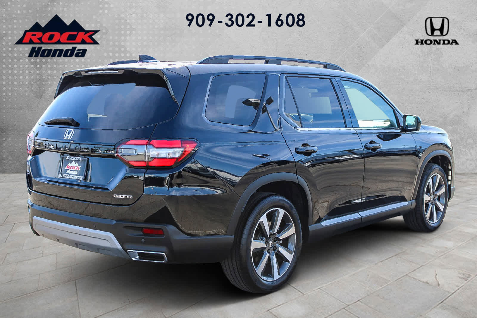 Certified 2025 Honda Pilot Touring image 4